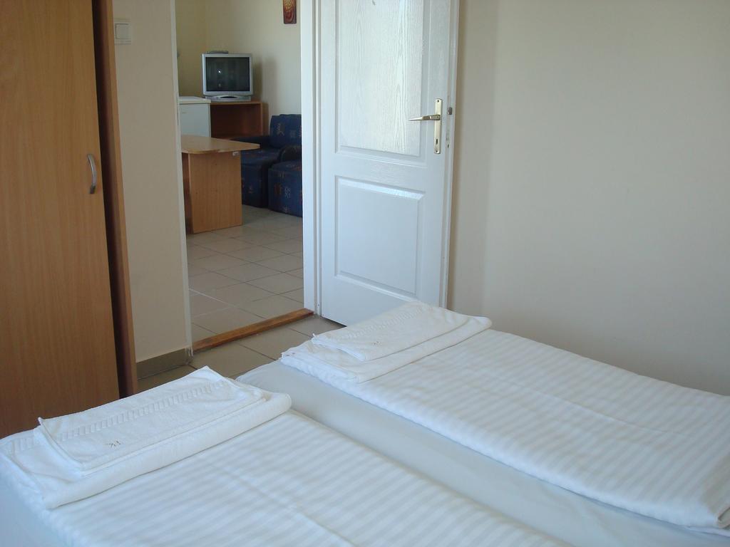 Termal Kemping Apartmanok Tiszaújváros Pokój zdjęcie